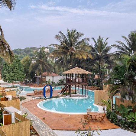 Azora By Ayatana, Goa Hotel Морджим Екстериор снимка