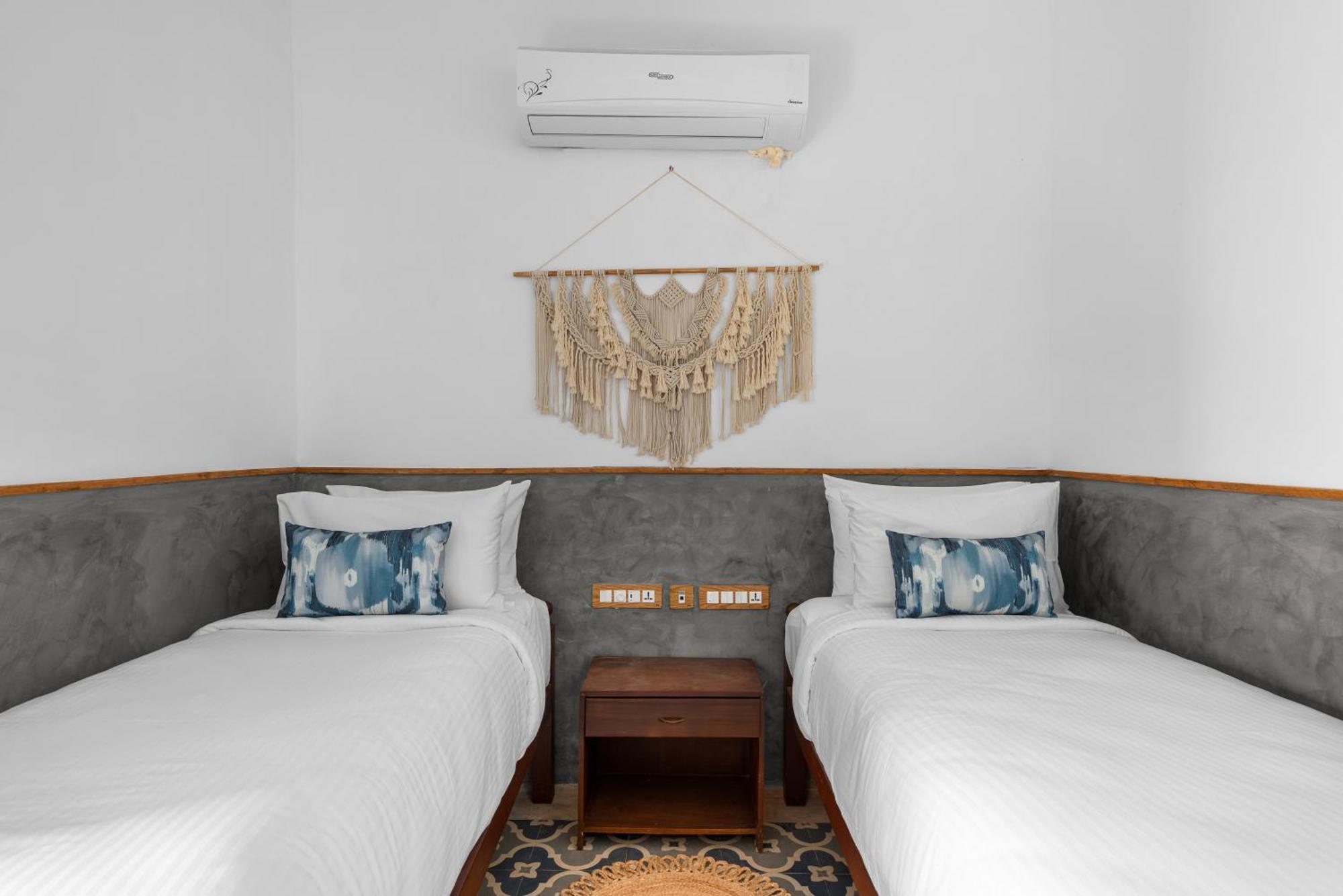 Azora By Ayatana, Goa Hotel Морджим Екстериор снимка