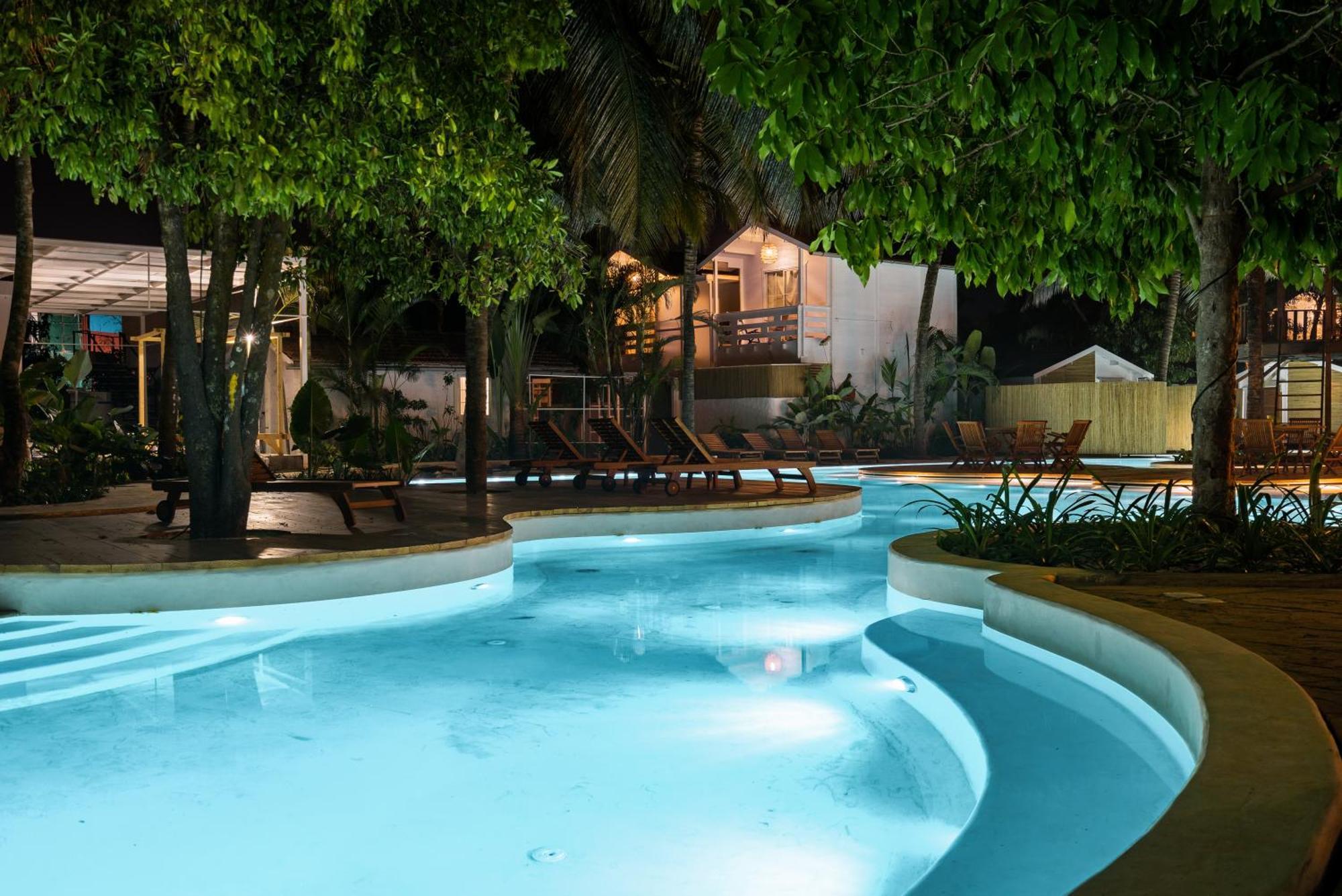 Azora By Ayatana, Goa Hotel Морджим Екстериор снимка